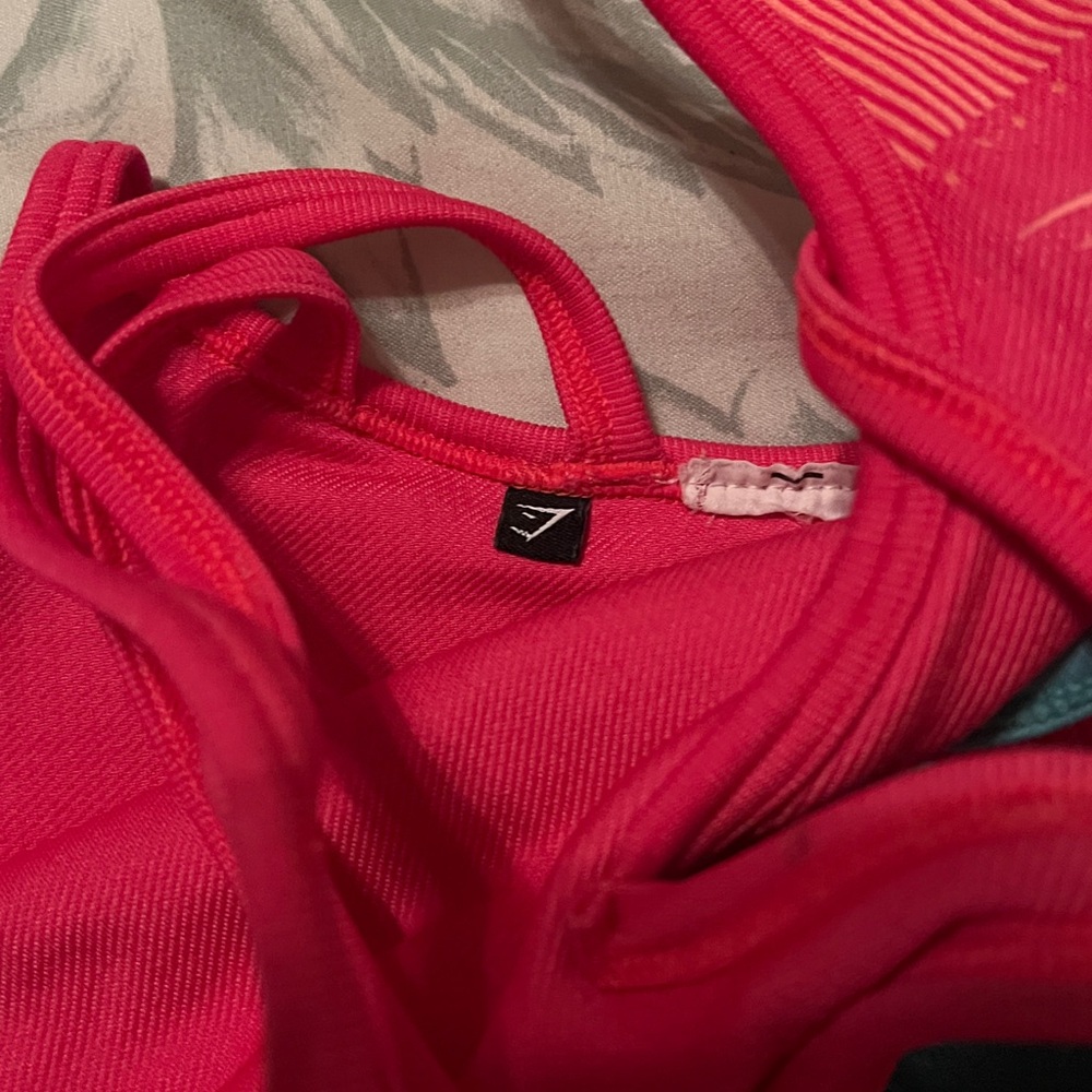 4 size Small Gymshark sports bras - Picture 5 of 6